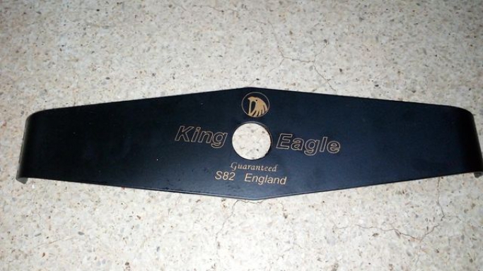 ใบมีดตัดหญ้า ปลายงอชุบแข็ง King Eagle 12